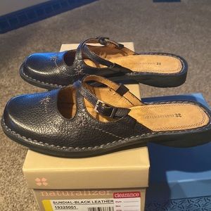 Like NEW! Black leather 6.5 slides